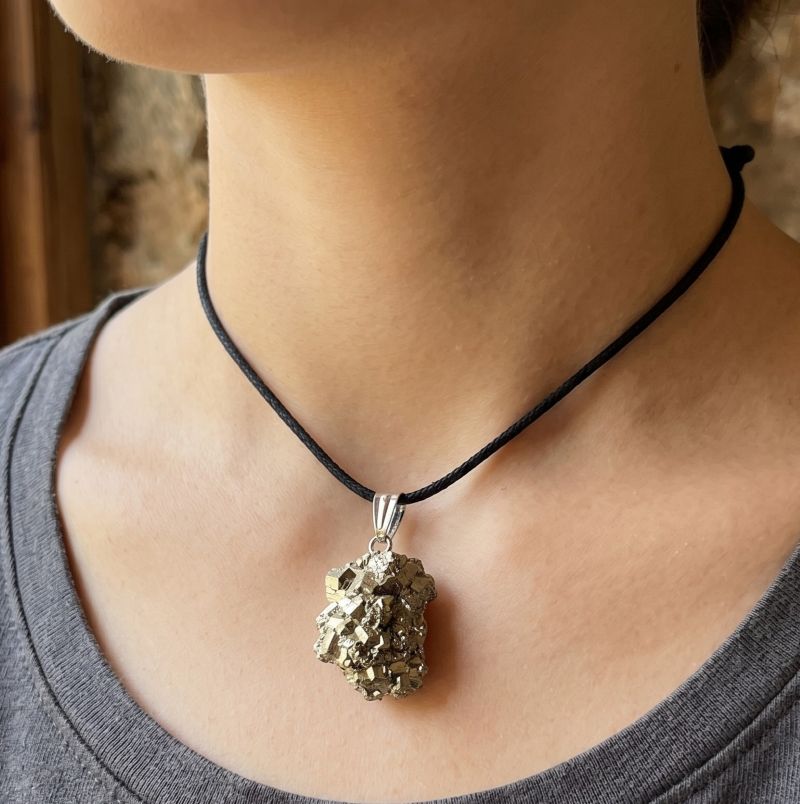 Pirite grezza pendente