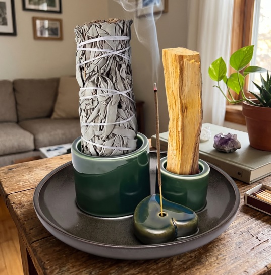Bruciatore in ceramica per Palo Santo, smudge e incenso cuore petrolio/marrone